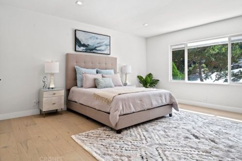 3701 Royal Woods Dr, Van Nuys CA  91403-4217 exterior
