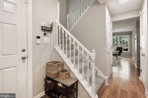 2181 Pond View Ct, Herndon, VA 20191-3847