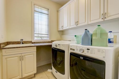 6919 Fieldstone Dr, Willowbrook IL  60527-5295 exterior