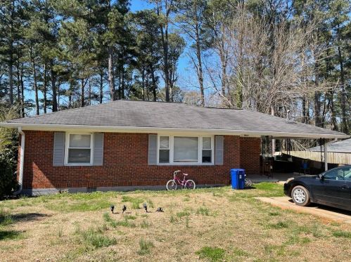 689 Oak Hill Cir, Stone Mountain, GA 30083-4209