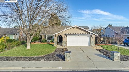 1643 Honeysuckle Rd, Livermore, CA 94551-6715
