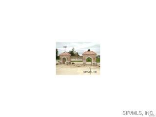 690 Vinci Dr, Fairview Heights, IL 62232