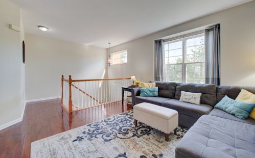755 Thornbury Ct, Hanover Park, IL 60103-2332