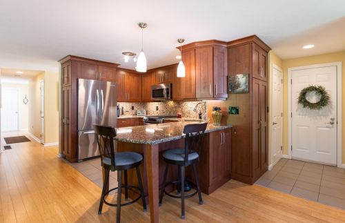 38 Glasgow Cir, Hudson NH  03051-3759 exterior