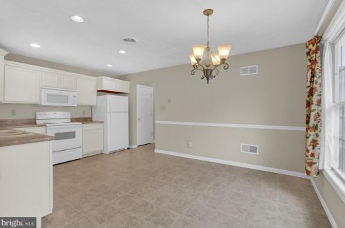 32 Moul Ave, Hanover PA 17331-2080 exterior