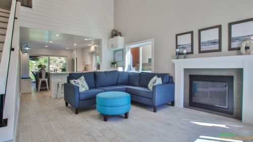 7024 Ivy St, Carlsbad, CA 92011-3932