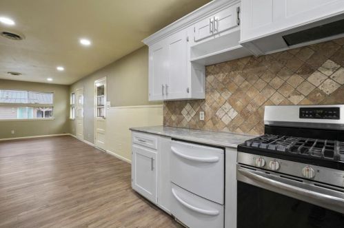 8048 Woodvale Rd, Fort Worth TX  76135-4431 exterior