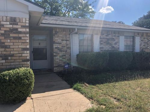 3749 Bridalwreath Dr, Fort Worth TX  76133-7631 exterior
