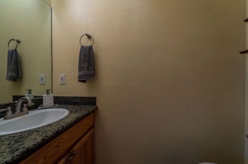 1061 Vermont Ave, Turlock CA  95380-5341 exterior