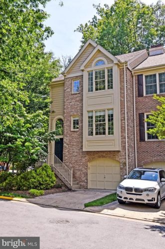 1386 Heritage Oak Way, Herndon, VA 20194-1902