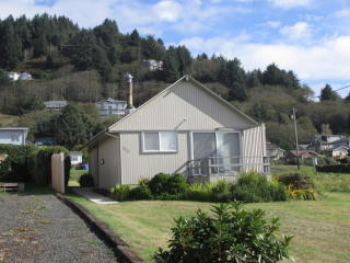 860 Driftwood Ln, Yachats, OR
