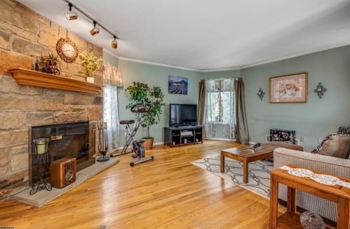 59 Kensington Ct, Hackettstown, NJ 07840-4231