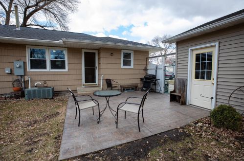 316 Circle Dr, Blue Earth, MN 56013-1636