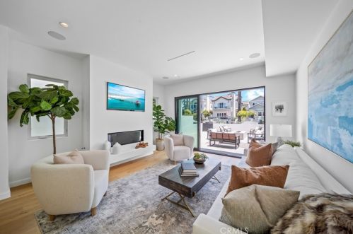 605 12th St, Huntington Beach CA  92648-4035 exterior