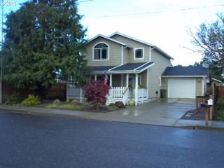 1641 17th St, Florence, OR 97439-9435