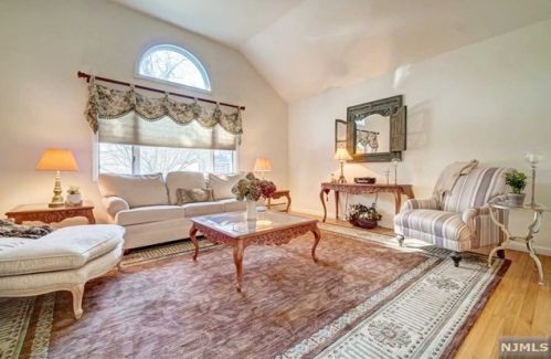 421 Paulding Ave, Rockleigh, NJ 07647-1321