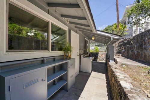 2071 10th Ave, Honolulu HI  96816-2929 exterior