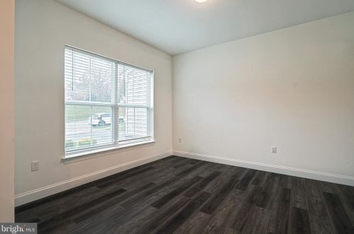 1009 Glen View Dr, York PA  17403-9680 exterior