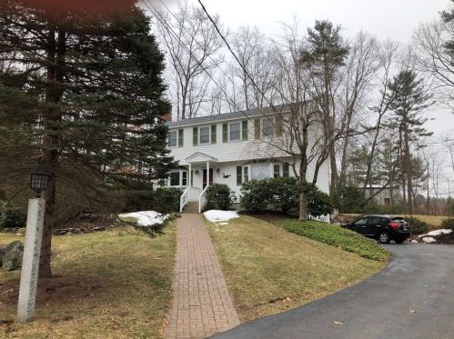 21 Lancaster Dr, Londonderry, NH 03053-3311