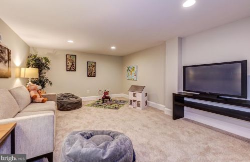 7310 Trescott Ave, Silver Spring MD 20912-6443 exterior