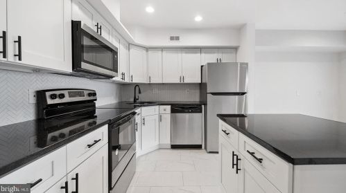 512 4 St, Philadelphia PA 19133-3105 exterior