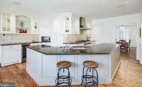 1023 Washington Ave, Tavistock NJ 08033-3605 exterior