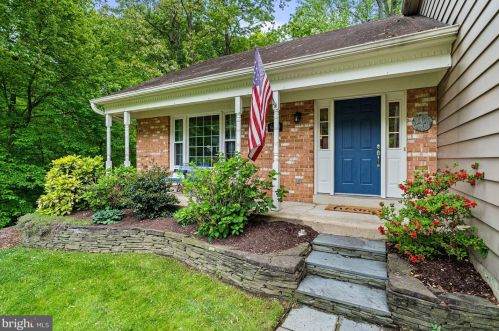 6389 Phillip Ct, Springfield, VA 22152-2844