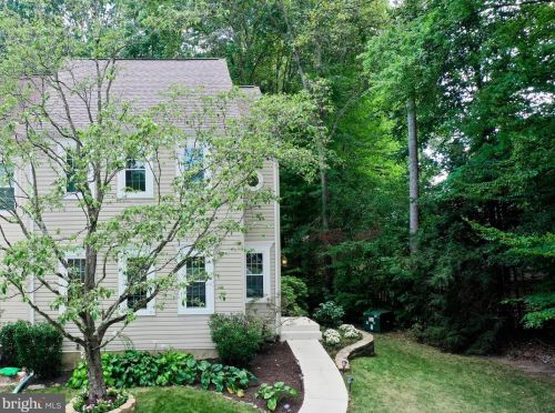 11800 Critton Cir, Woodbridge VA  22192-1047 exterior