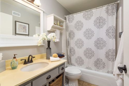 5042 Doanoke Ave, Irvine CA  92604-2407 exterior