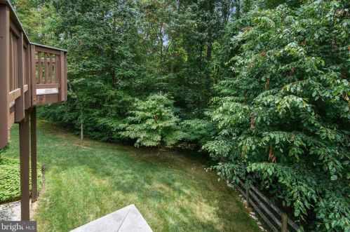 7112 Ayers Meadow Ln, Springfield VA  22150-4915 exterior