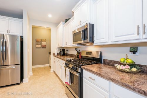 1175 Prescott Ln, Pingree Grove IL  60140 exterior