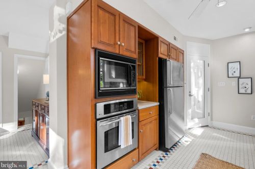 1118 Dl Dr, Silver Spring MD 20910-1601 exterior