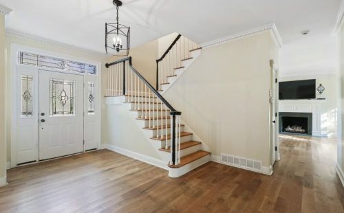 1386 Hanover West Dr, Atlanta GA  30327-1139 exterior
