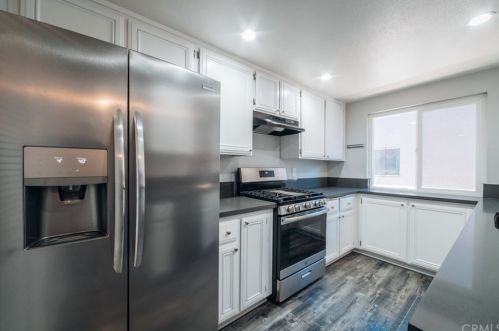 1002 Parton St, Santa Ana, CA 92701-3389