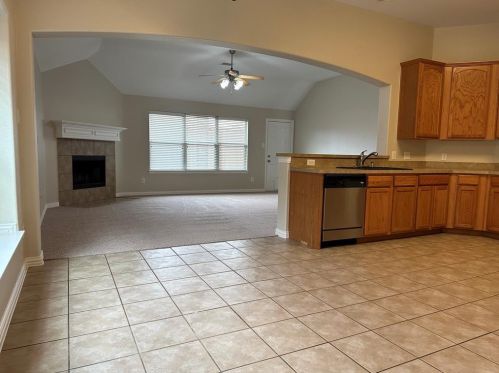 110 Shawnee St, Greenville, TX 75402-2810