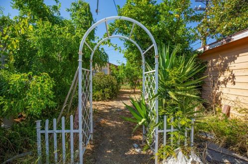 913 Maple St, Glendale CA  91205-1828 exterior