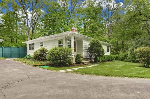 72 Sugarloaf Dr, Wilton, CT 06897-2119