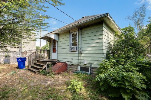 1458 Almond Ave, Saint Paul MN  55108-2536 exterior