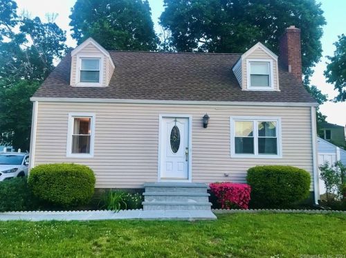 13 Baxter Dr, Norwalk, CT 06854-4701