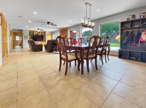 49 Colony Sq, Angleton TX 77515-3644 exterior