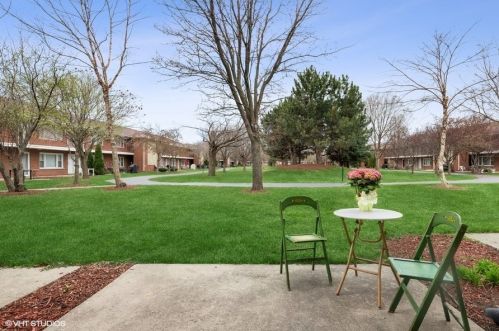 101 Dover Dr, Des Plaines IL  60018-1258 exterior