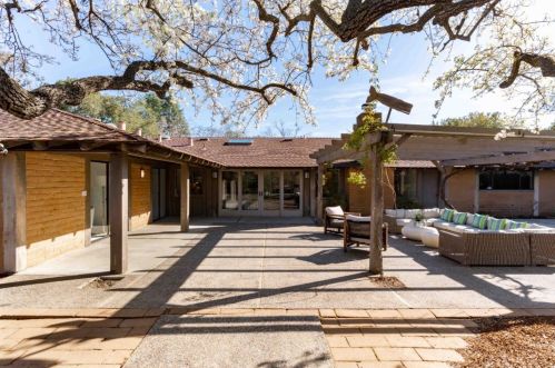 4130 Old Adobe Rd, Palo Alto, CA 94306-3723