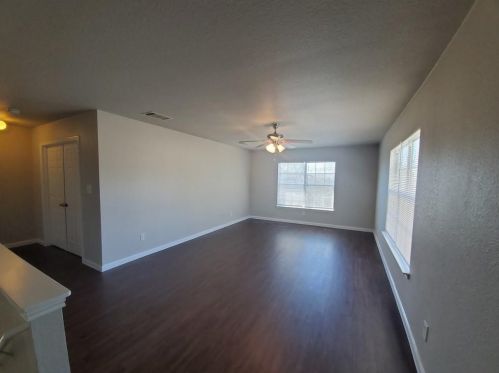 470 Whispering Holw Dr, Uhland TX 78640-4662 exterior