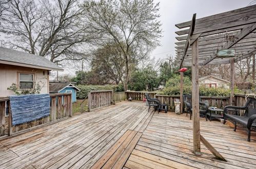 1617 Ashberry Dr, Austin TX  78723-1106 exterior