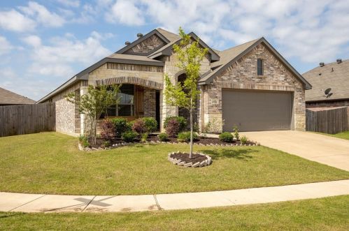 1712 Chivalry Ln, Fort Worth TX  76140-5780 exterior