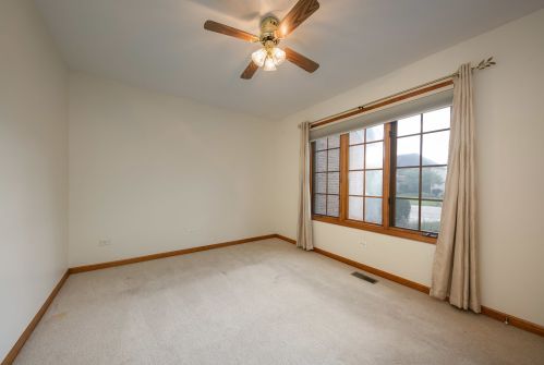 2772 Freeland Cir, Naperville IL  60564-5827 exterior