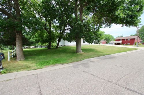 708 8th St, Sauk Centre, MN 56378-1729
