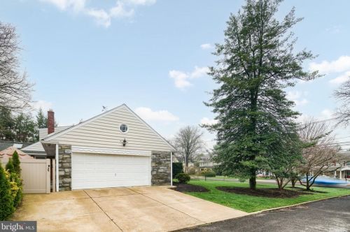 348 Kings Hwy, Tavistock NJ 08033-1205 exterior