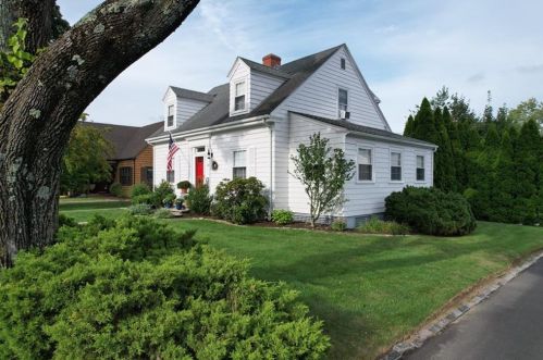 21 Homeland St, Providence, RI 02919-5171