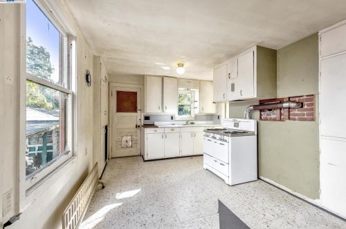 2008 Parker St, Berkeley, CA 94704-3209